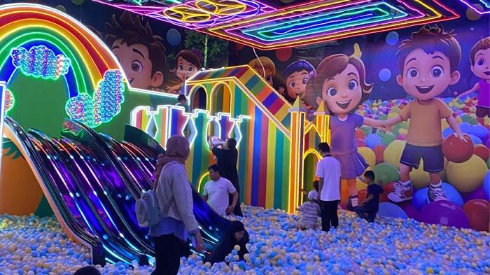Anak-anak bermain di area kids club villa dengan berbagai mainan edukatif di Bogor.