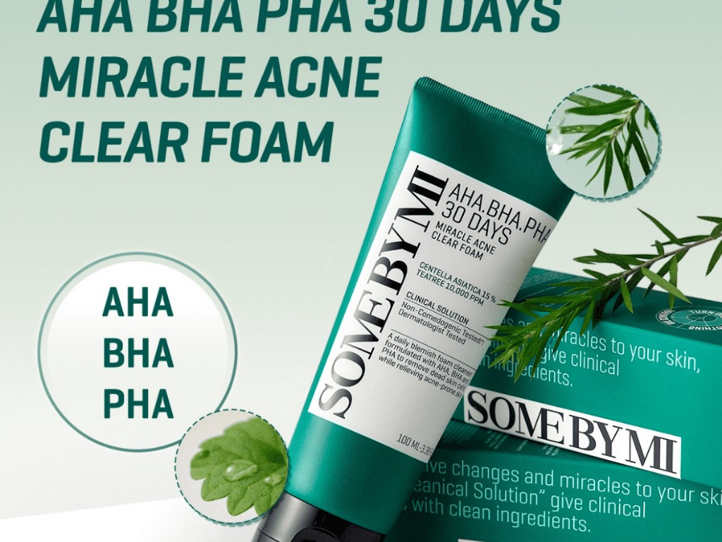 Gambar tube SOME BY MI AHA BHA PHA 30 Days Miracle Acne Clear Foam dengan kemasan hijau khasnya, menonjolkan sifat anti-jerawat dan menenangkannya, mungkin dengan grafik daun teh hijau samar, dengan l