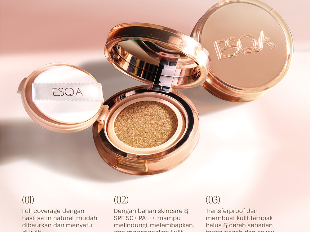 Gambar compact ESQA Flawless Cushion dengan kemasan rose gold dan putih elegan, menonjolkan coverage natural dan rasa ringan
