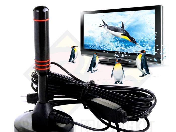 Berbagai aksesoris TV seperti remote kontrol, kabel, dan bracket