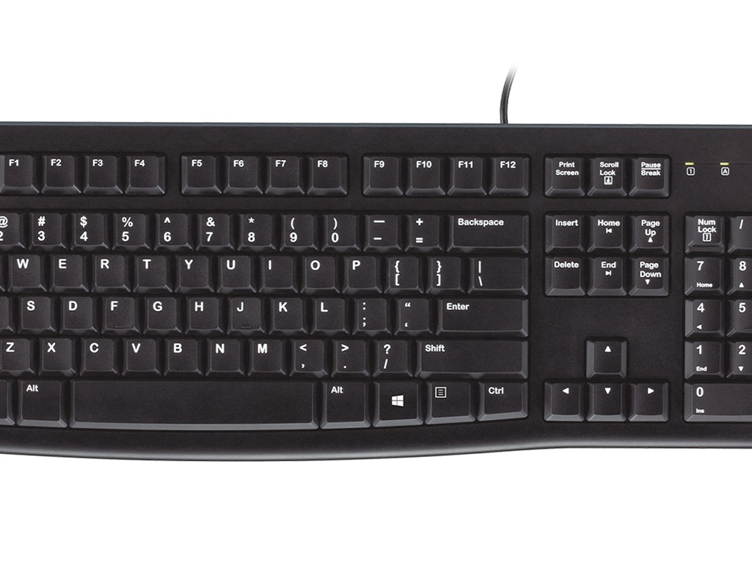 Gambar keyboard Logitech K120, dengan lapisan atau latar belakang halus yang menunjukkan bahan daur ulang, seperti tekstur plastik daur ulang atau motif daun hijau, untuk menyampaikan aspek ramah ling