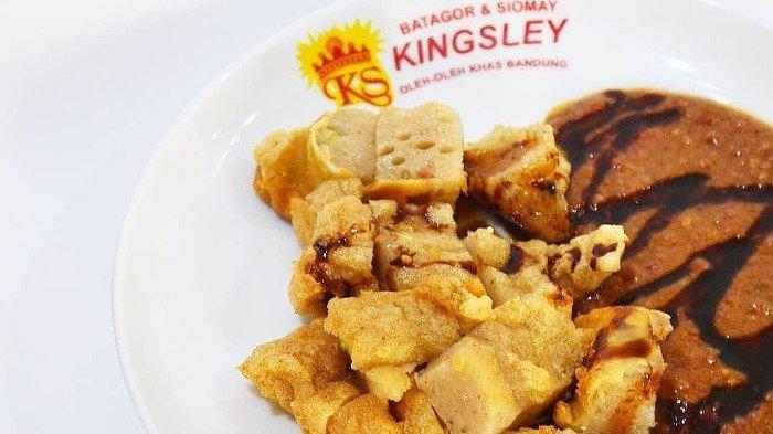 Semangkuk Batagor dengan bumbu kacang dan jeruk limau di Batagor Kingsley.