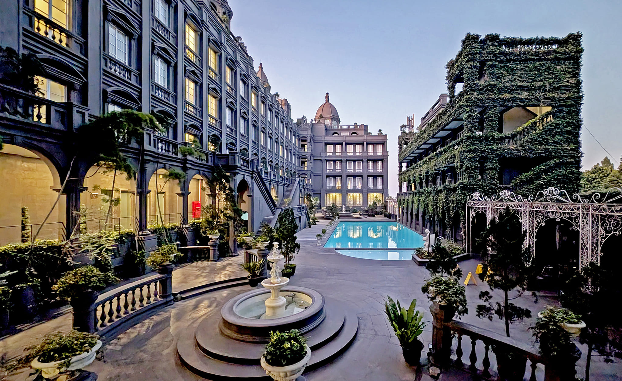 Fasad GH Universal Hotel Bandung dengan arsitektur klasik bergaya Eropa.