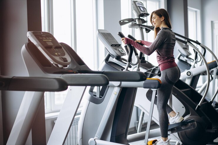 Deretan alat kardio di area gym