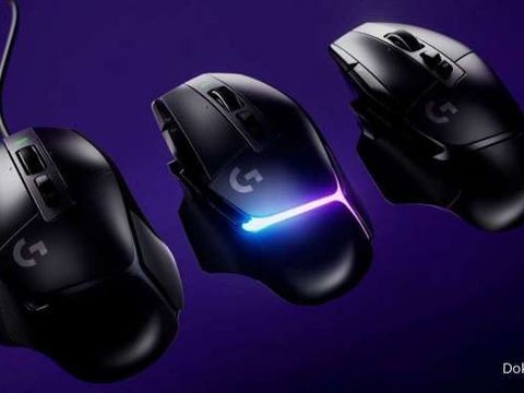 Gambar mouse gaming modern dari merek lokal, ditampilkan menonjol dalam pengaturan gaming, memamerkan desain dan fiturnya, dengan elemen bendera Indonesia atau branding lokal yang halus.