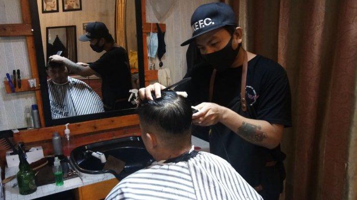 Barbershop di Palembang dengan Gaya 
