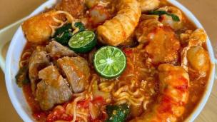  Semangkuk seblak pedas khas Bandung