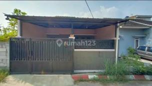 Gambar bangunan perumahan modern di Cihampelas dekat area perbelanjaan.
