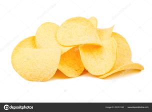 Gambar sebungkus keripik kentang rasa keju yang renyah, sebagian isinya tumpah ke mangkuk.